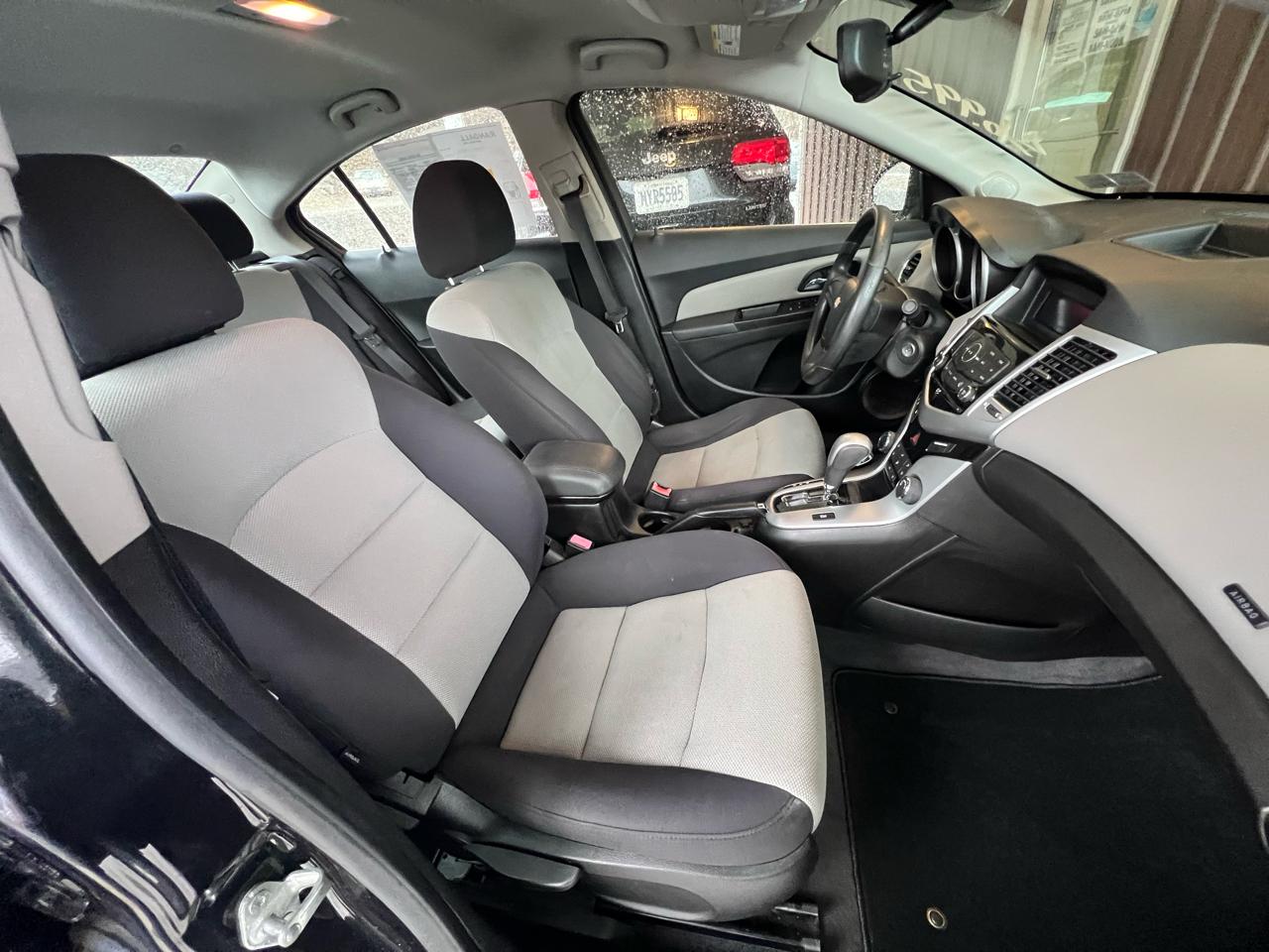 Chevrolet Cruze 4dr Sdn LS 2012