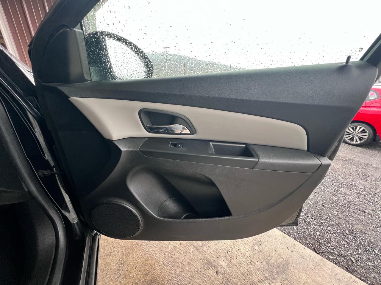 Chevrolet Cruze 4dr Sdn LS 2012