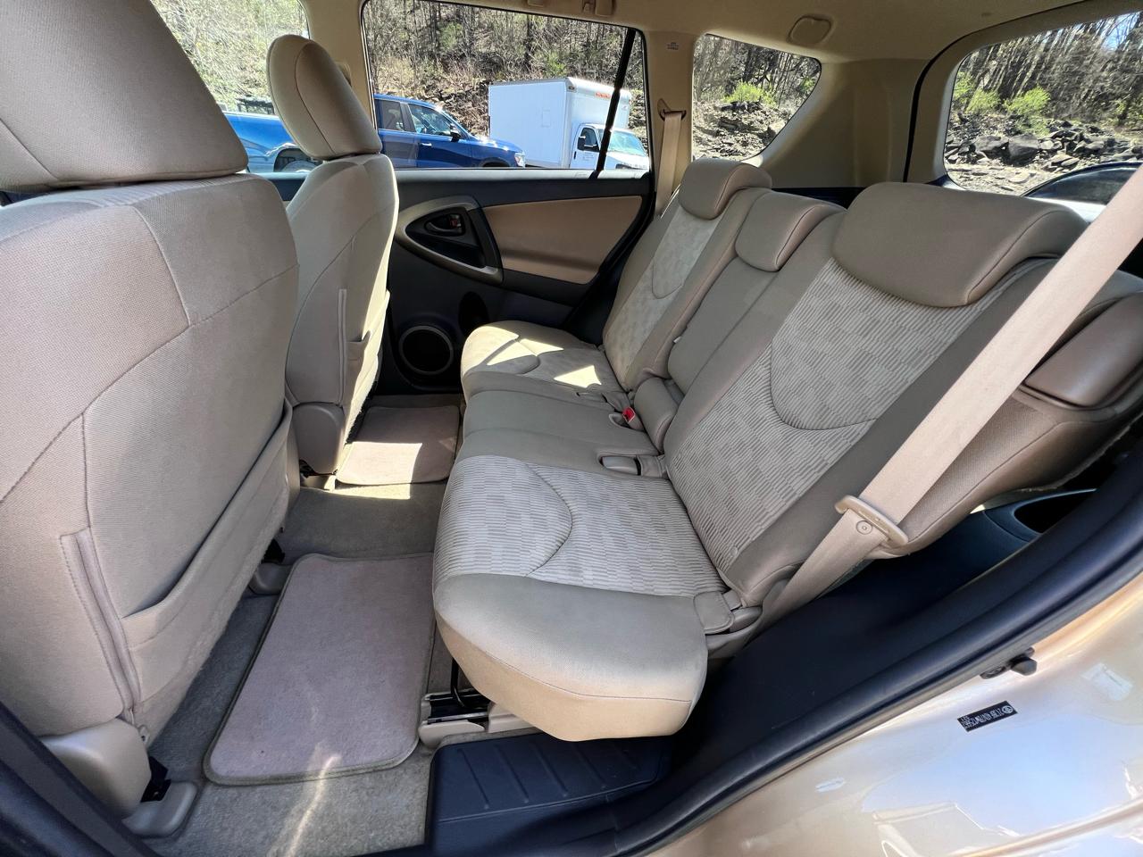 Toyota RAV4 4WD 4dr 4-cyl 4-Spd AT (Natl) 2011