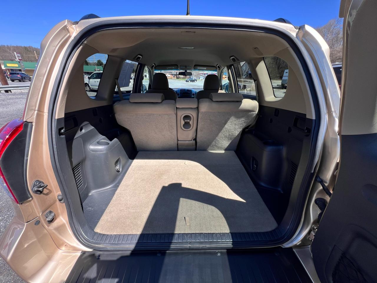 Toyota RAV4 4WD 4dr 4-cyl 4-Spd AT (Natl) 2011