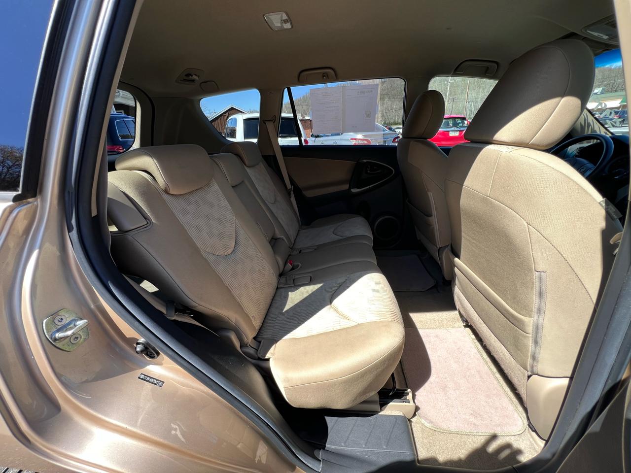 Toyota RAV4 4WD 4dr 4-cyl 4-Spd AT (Natl) 2011