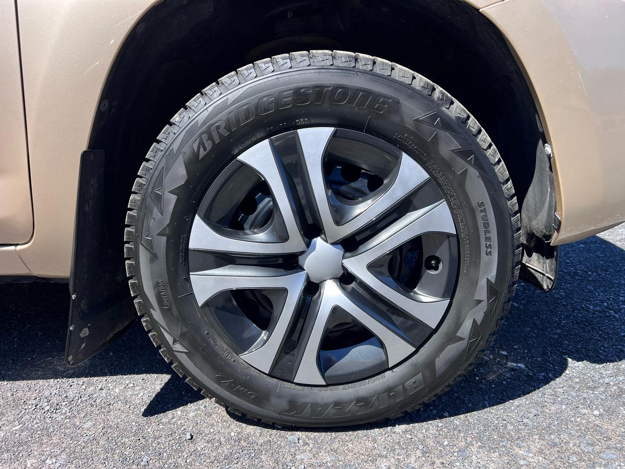 Toyota RAV4 4WD 4dr 4-cyl 4-Spd AT (Natl) 2011