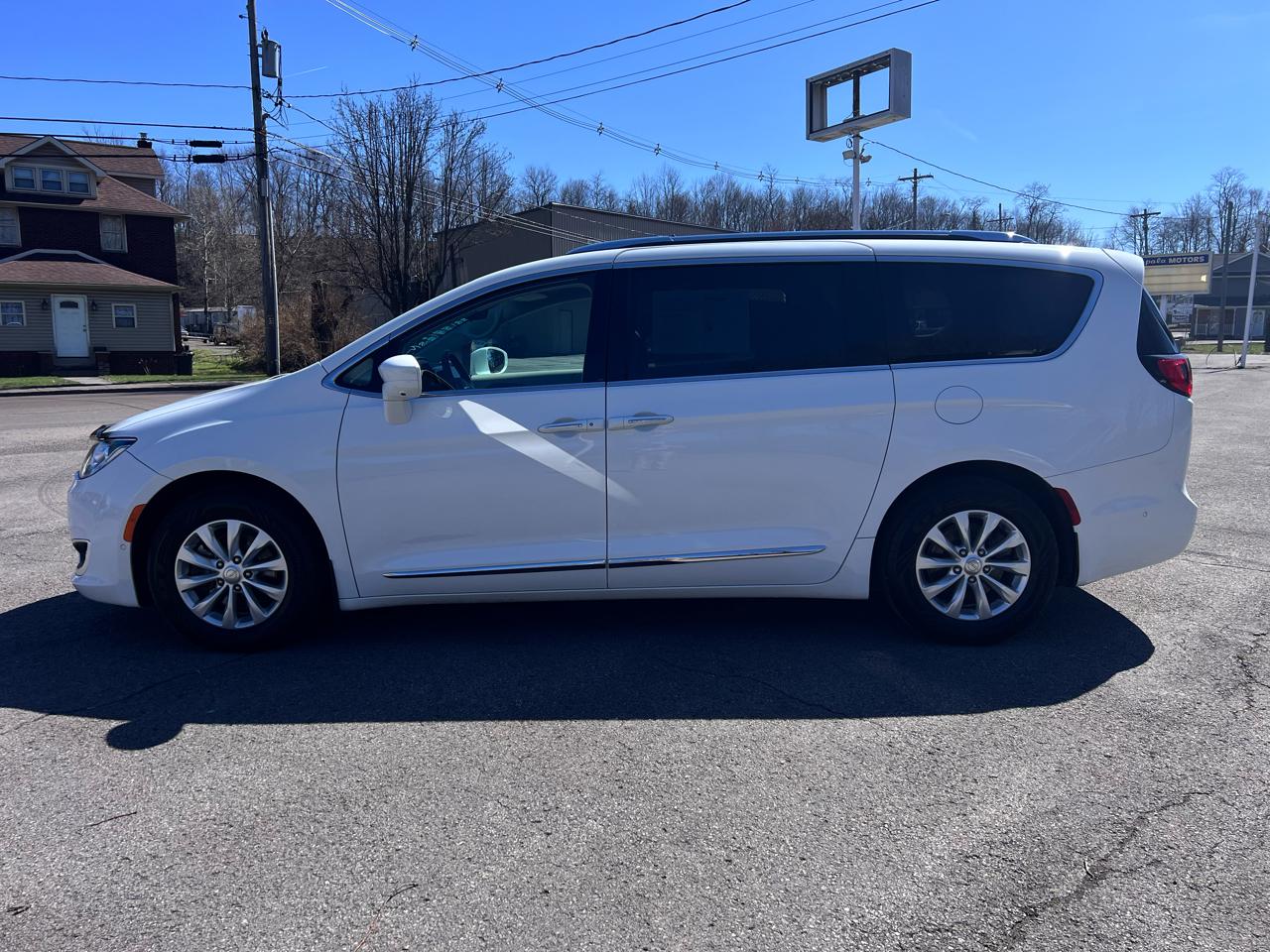 Chrysler Pacifica Touring L FWD 2018