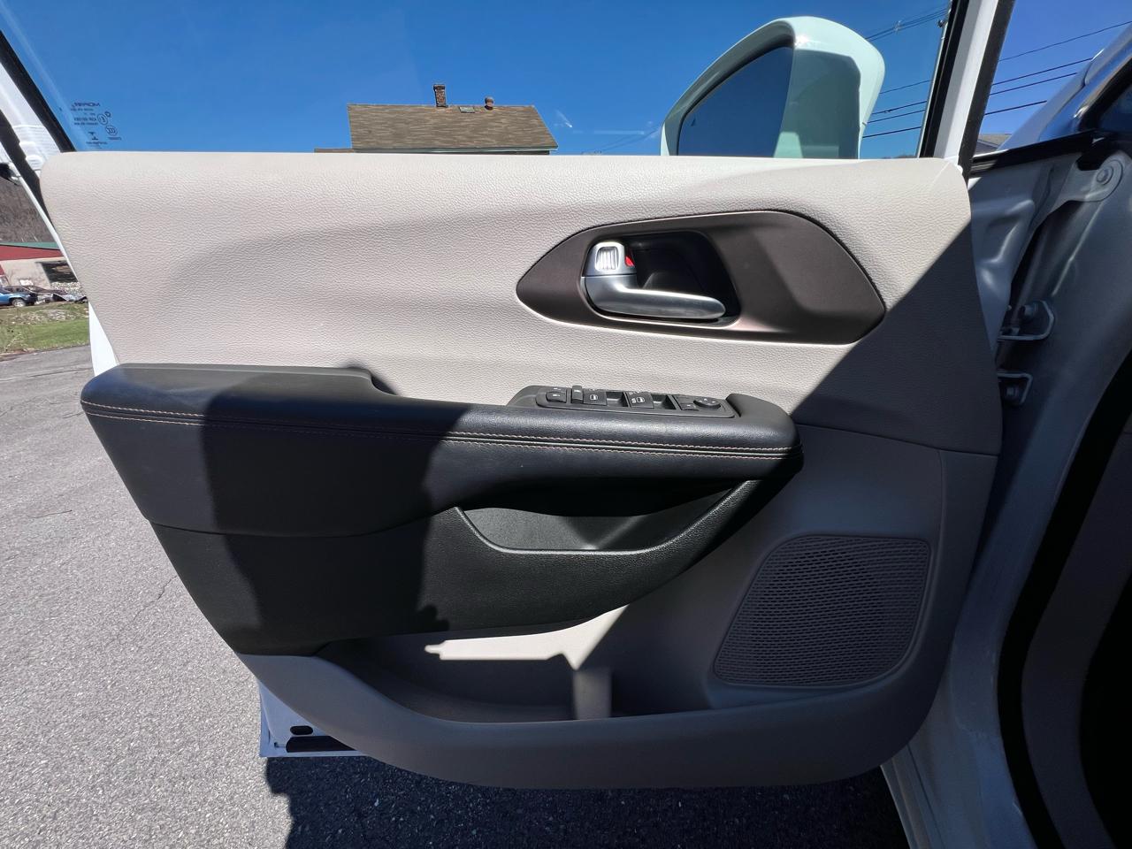 Chrysler Pacifica Touring L FWD 2018