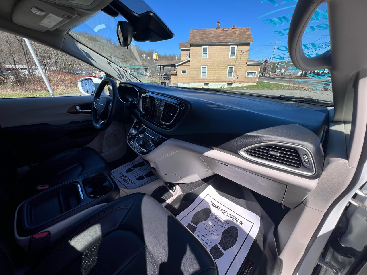 Chrysler Pacifica Touring L FWD 2018