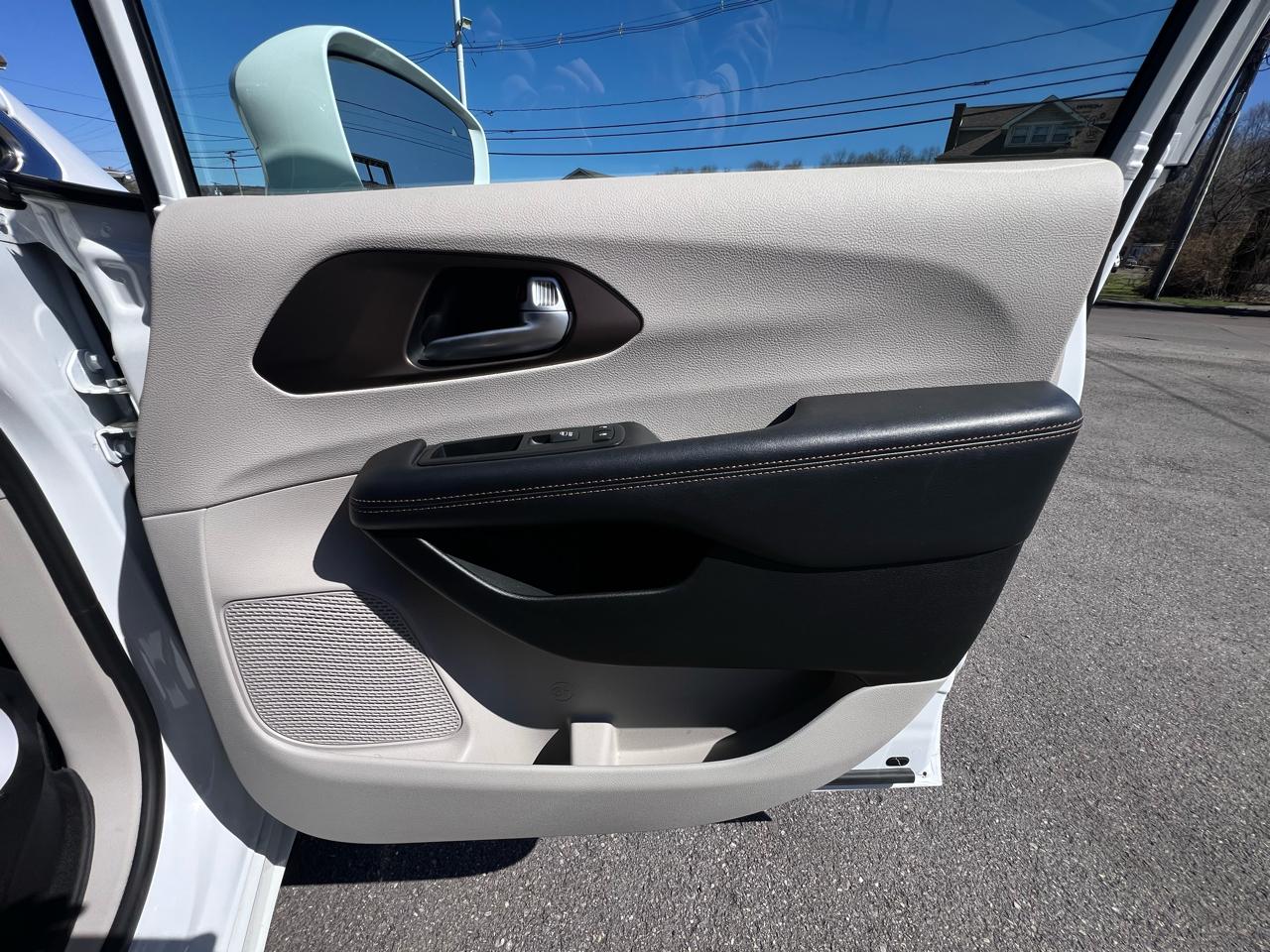 Chrysler Pacifica Touring L FWD 2018