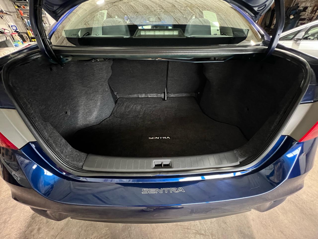 Nissan Sentra 4dr Sdn I4 CVT SL 2016