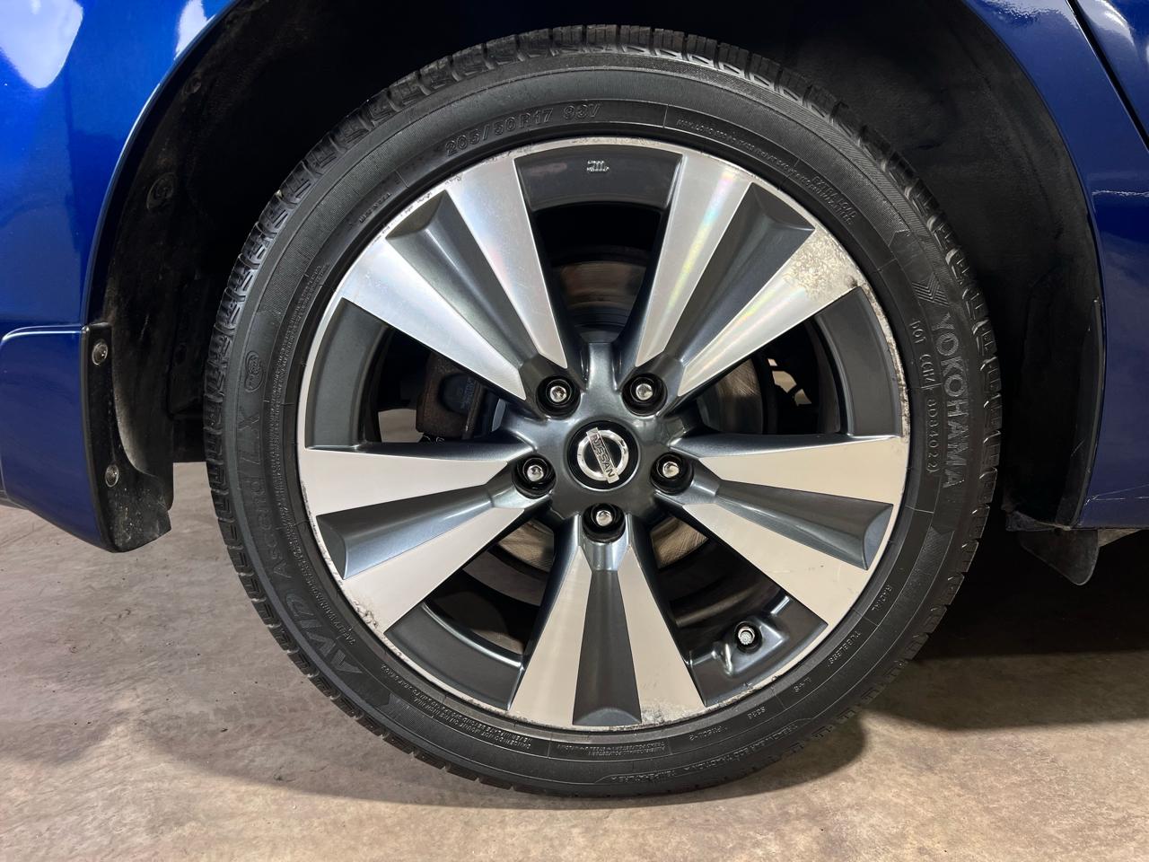 Nissan Sentra 4dr Sdn I4 CVT SL 2016