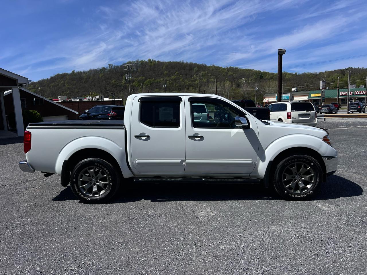 Nissan Frontier 4WD Crew Cab SWB Auto SL 2014