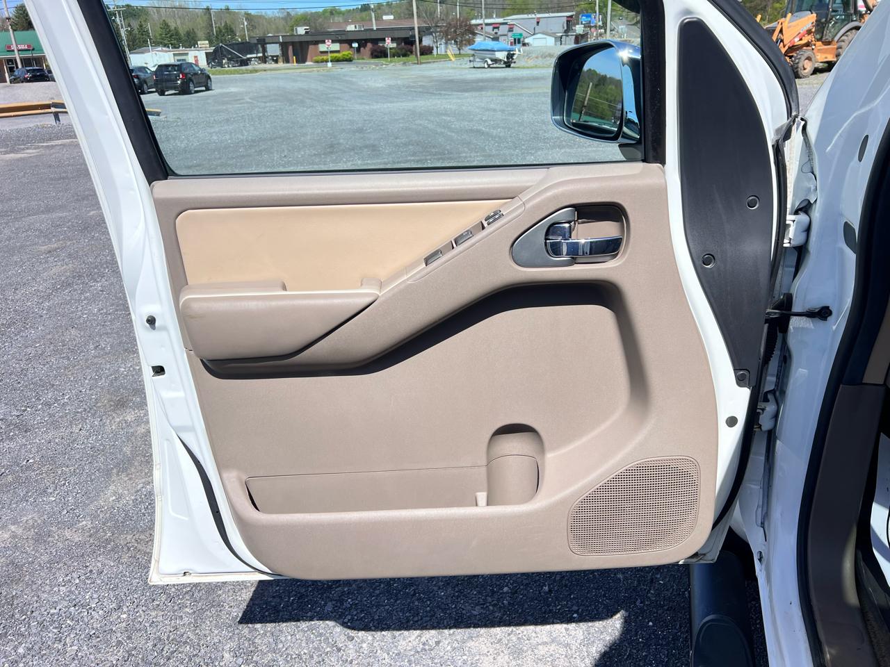 Nissan Frontier 4WD Crew Cab SWB Auto SL 2014