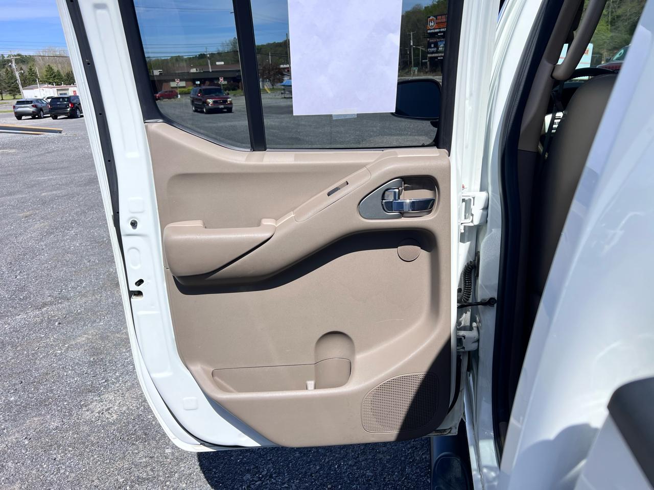 Nissan Frontier 4WD Crew Cab SWB Auto SL 2014