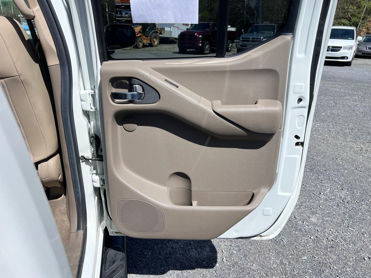 Nissan Frontier 4WD Crew Cab SWB Auto SL 2014