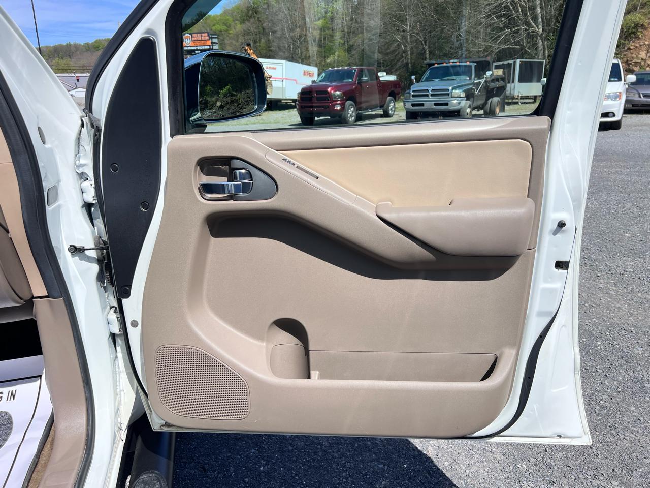 Nissan Frontier 4WD Crew Cab SWB Auto SL 2014