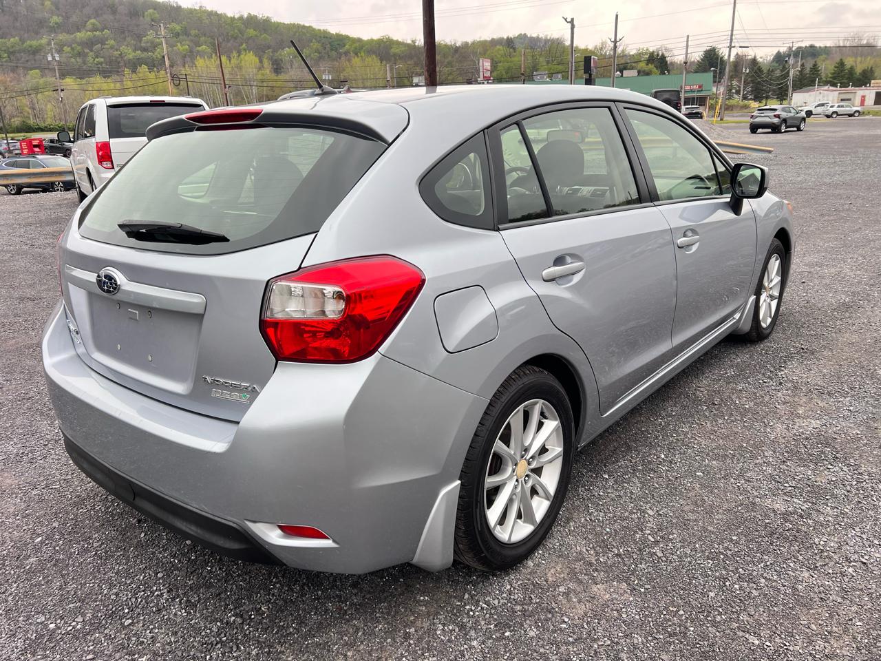 Subaru Impreza Wagon 5dr Auto 2.0i Premium 2014