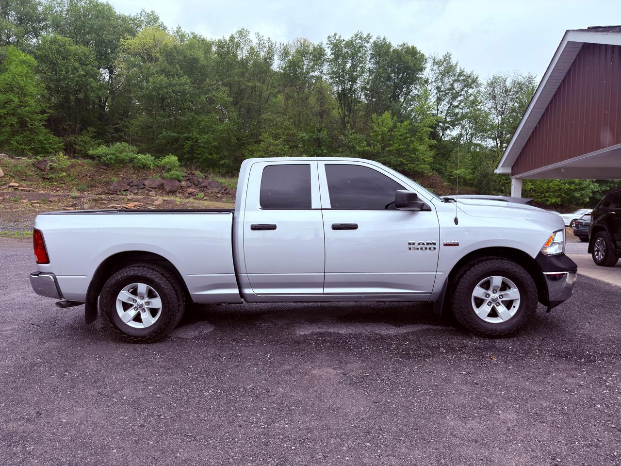 RAM 1500 4WD Quad Cab 140.5" ST 2017