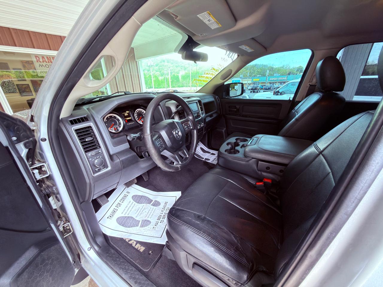 RAM 1500 4WD Quad Cab 140.5" ST 2017