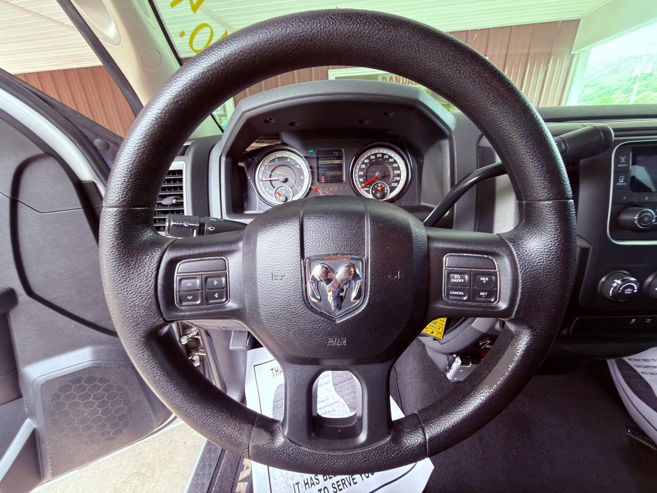 RAM 1500 4WD Quad Cab 140.5" ST 2017