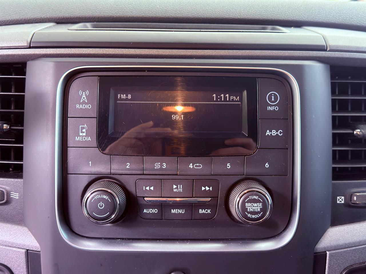 RAM 1500 4WD Quad Cab 140.5" ST 2017