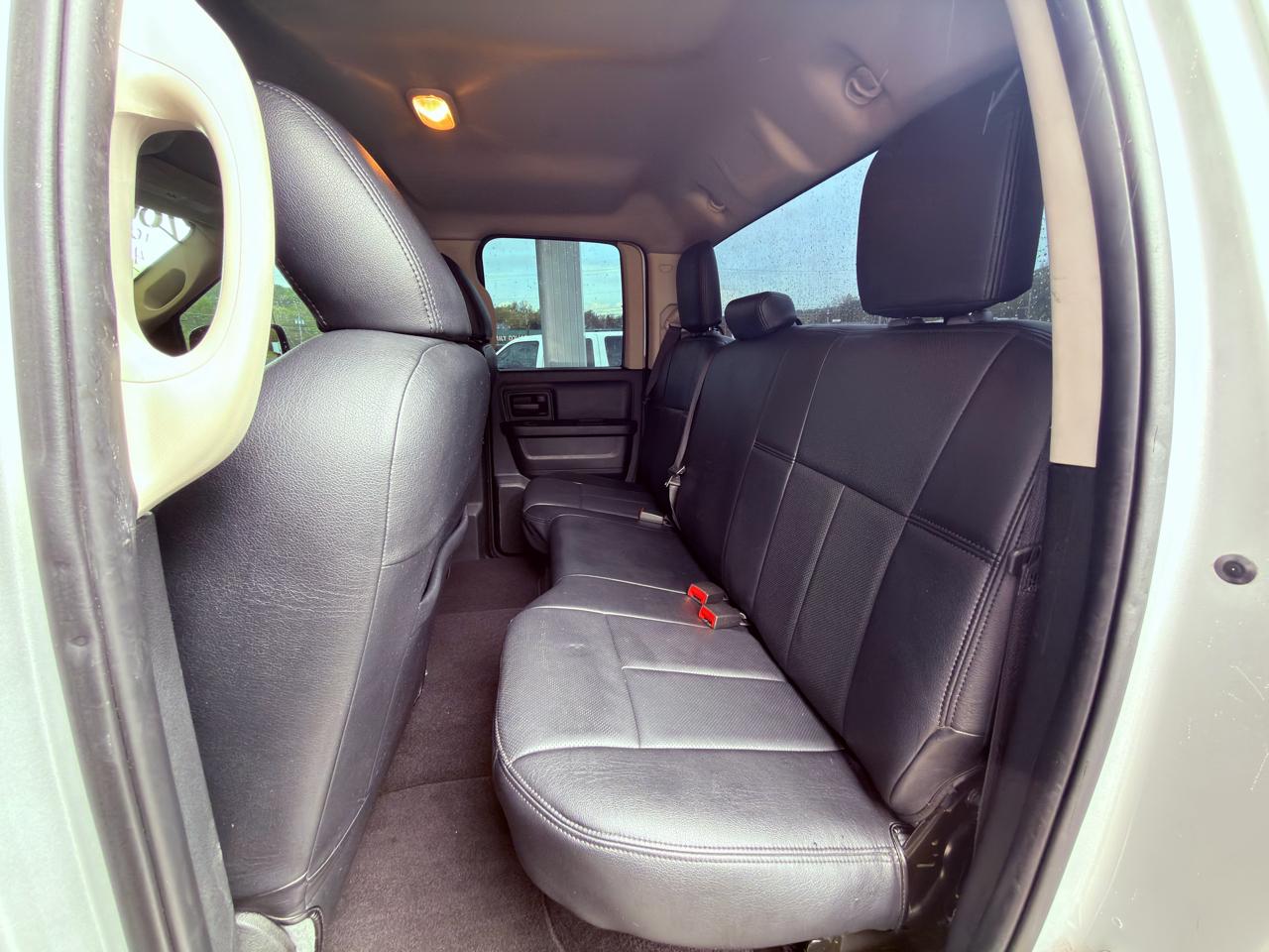 RAM 1500 4WD Quad Cab 140.5" ST 2017