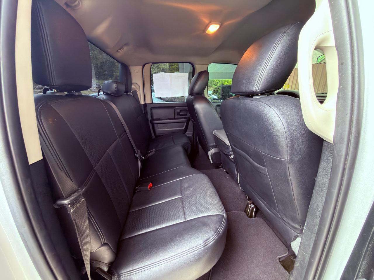 RAM 1500 4WD Quad Cab 140.5" ST 2017