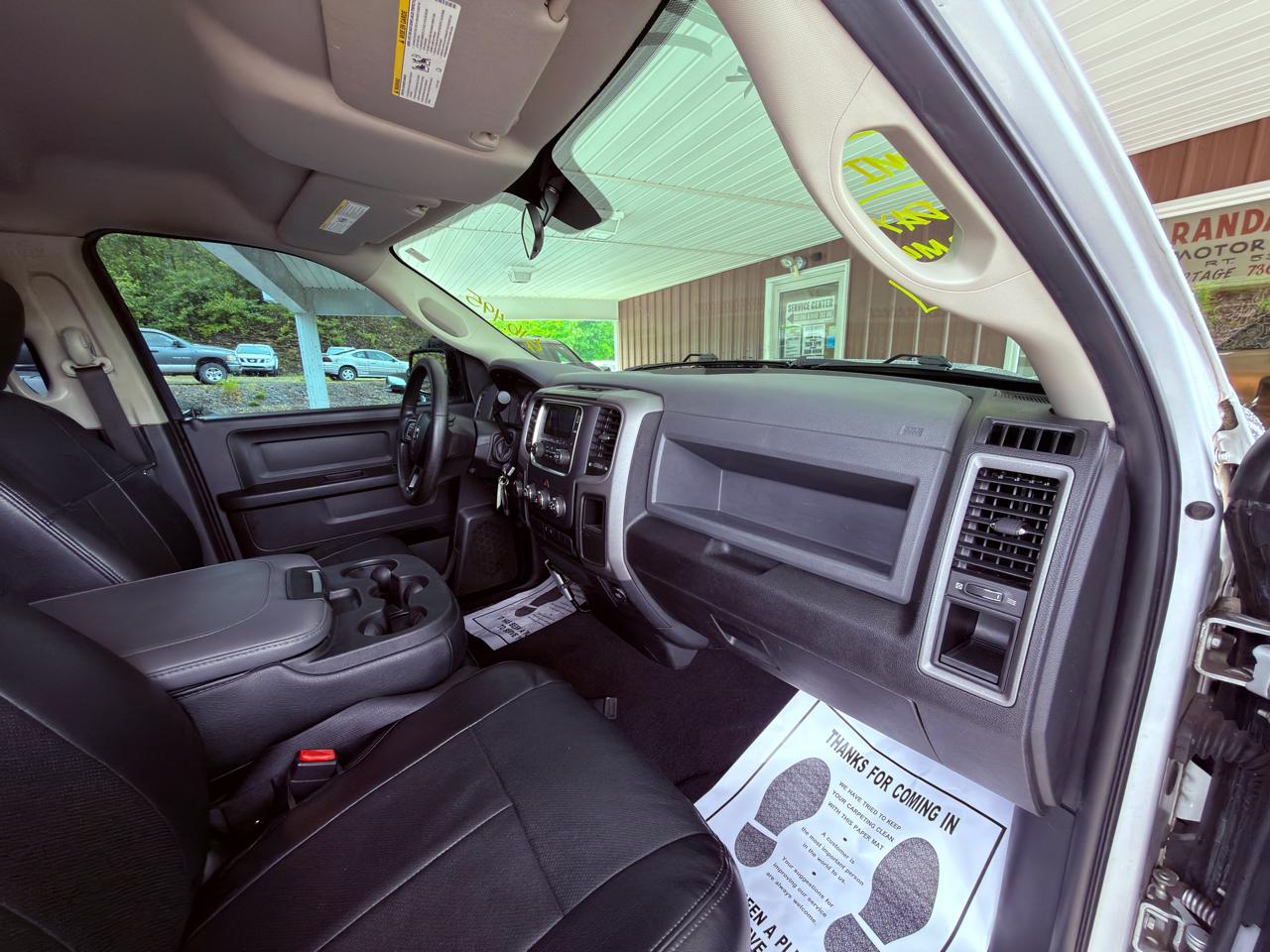 RAM 1500 4WD Quad Cab 140.5" ST 2017