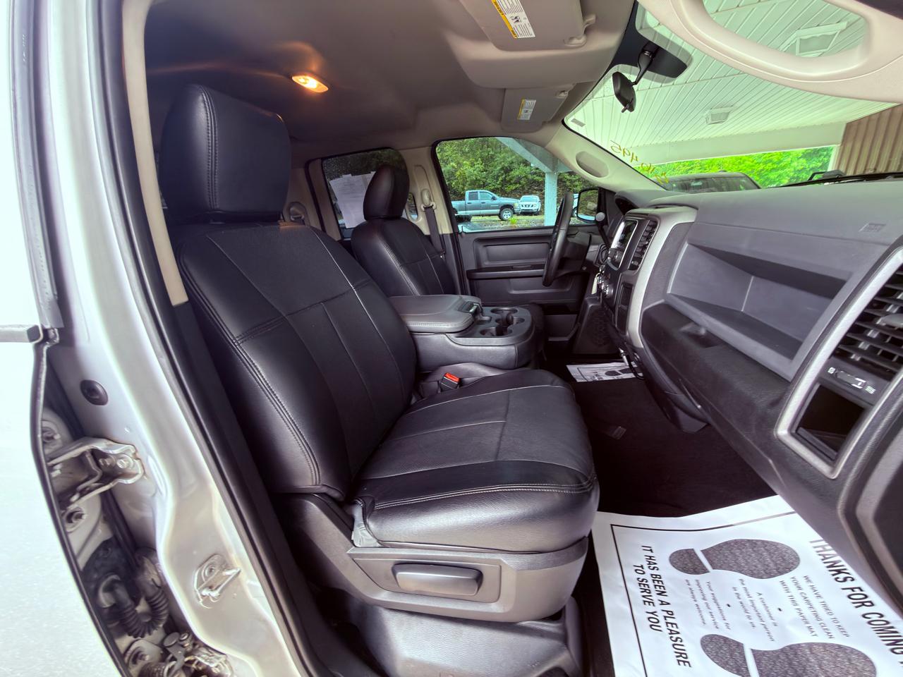 RAM 1500 4WD Quad Cab 140.5" ST 2017