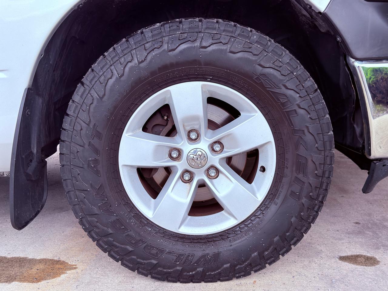 RAM 1500 4WD Quad Cab 140.5" ST 2017