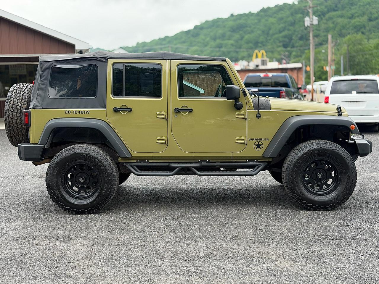 Jeep Wrangler Unlimited 4WD 4dr Sport 2013