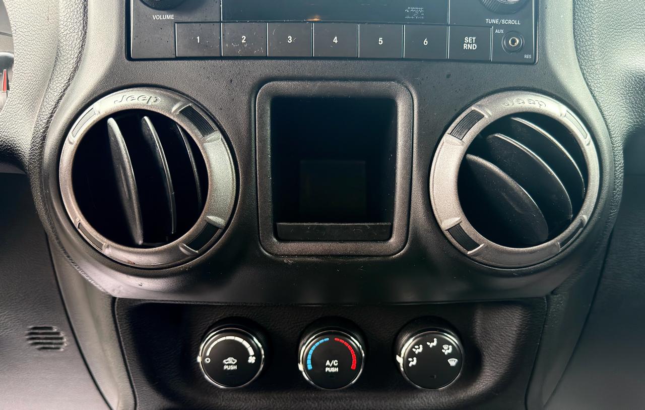 Jeep Wrangler Unlimited 4WD 4dr Sport 2013