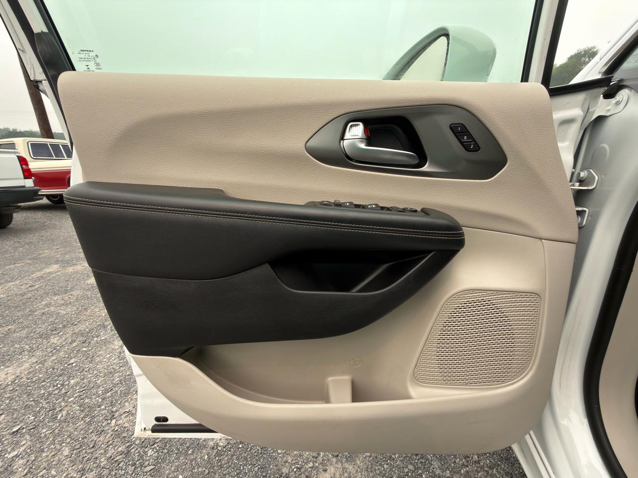 Chrysler Pacifica Touring L FWD 2022