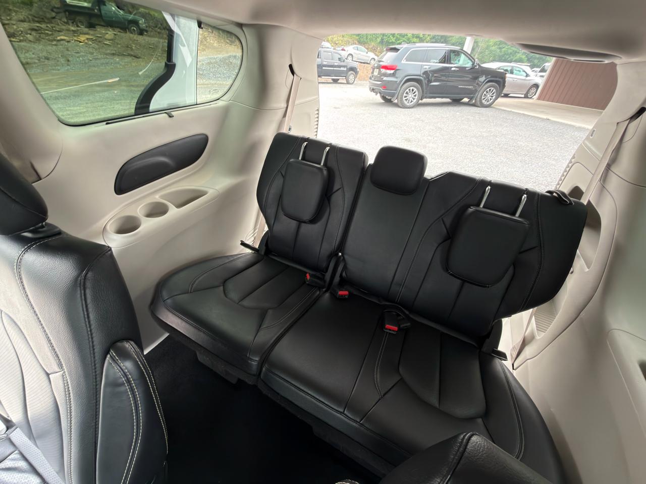 Chrysler Pacifica Touring L FWD 2022