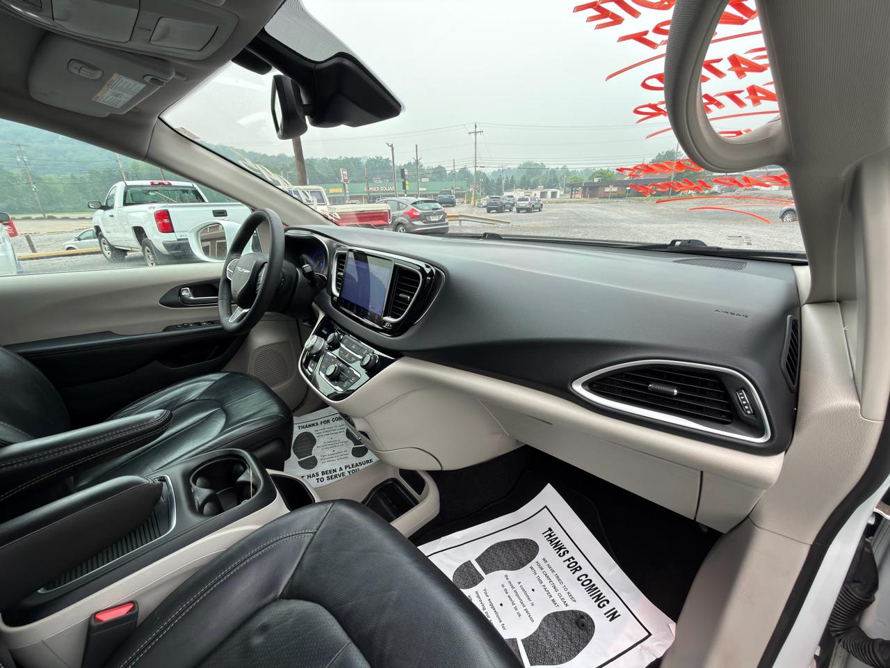 Chrysler Pacifica Touring L FWD 2022