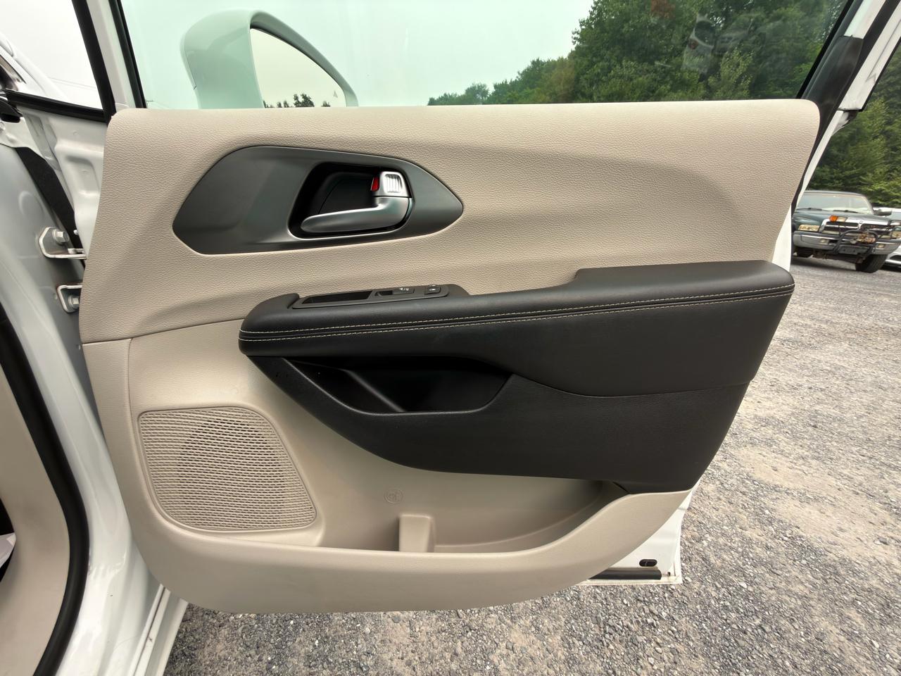 Chrysler Pacifica Touring L FWD 2022