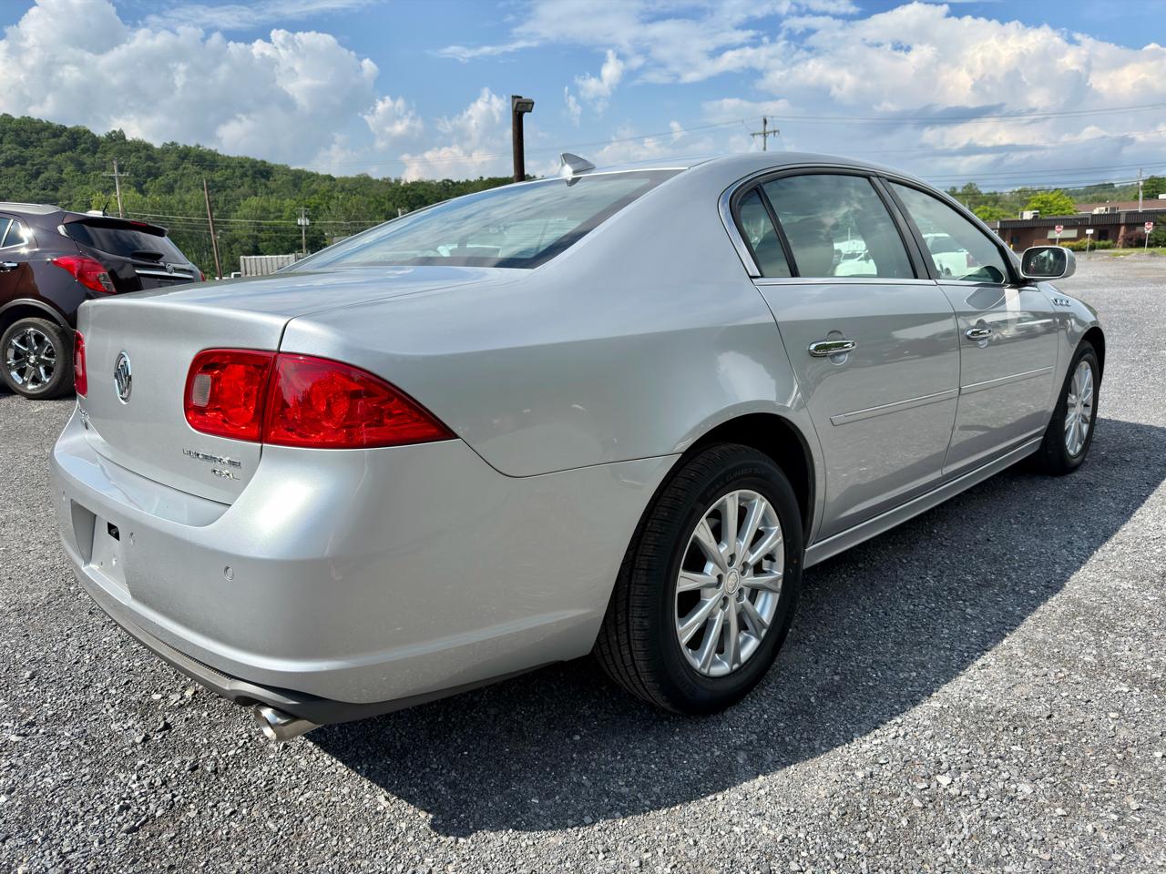 Buick Lucerne 4dr Sdn CXL 2011