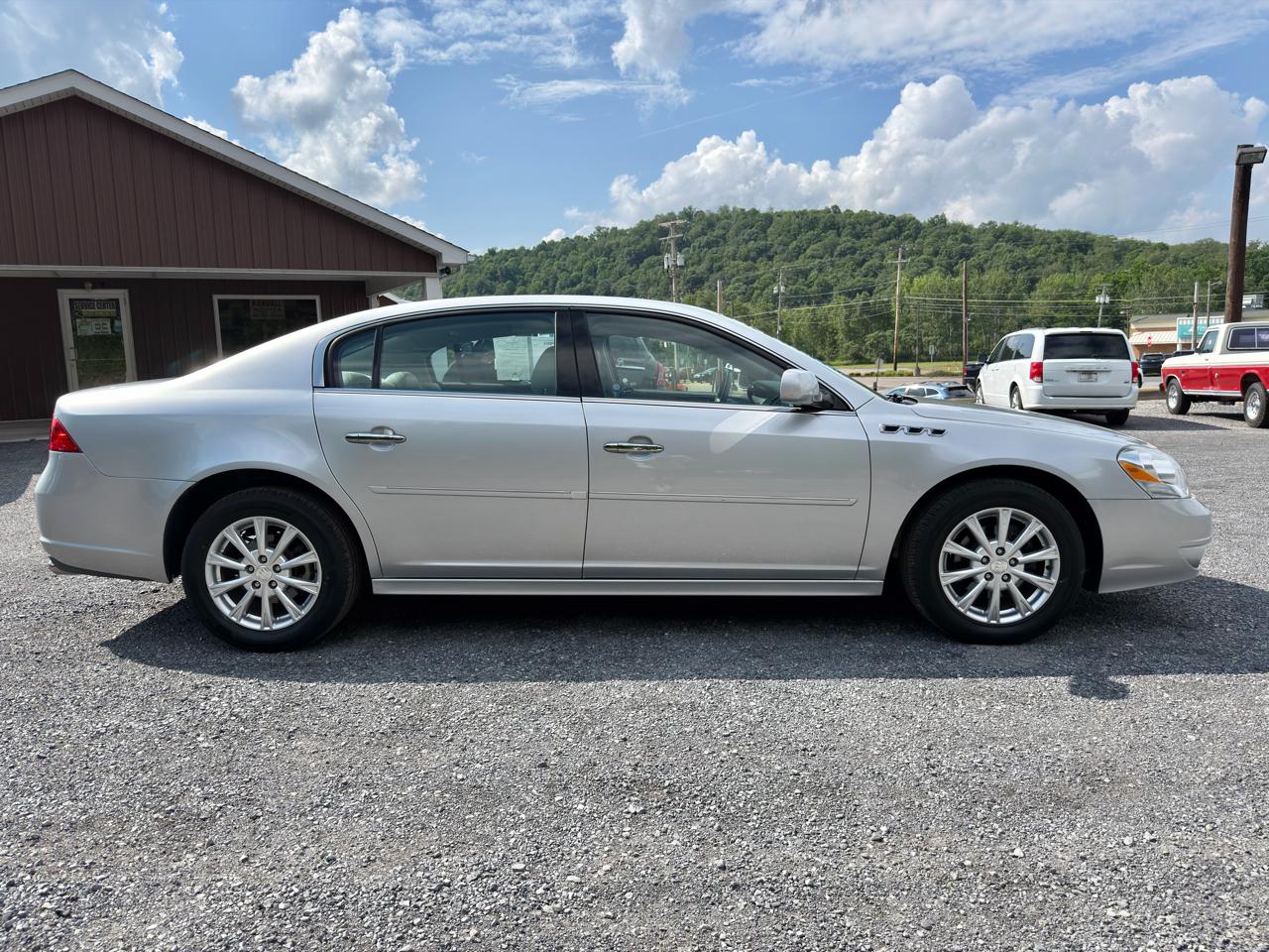 Buick Lucerne 4dr Sdn CXL 2011