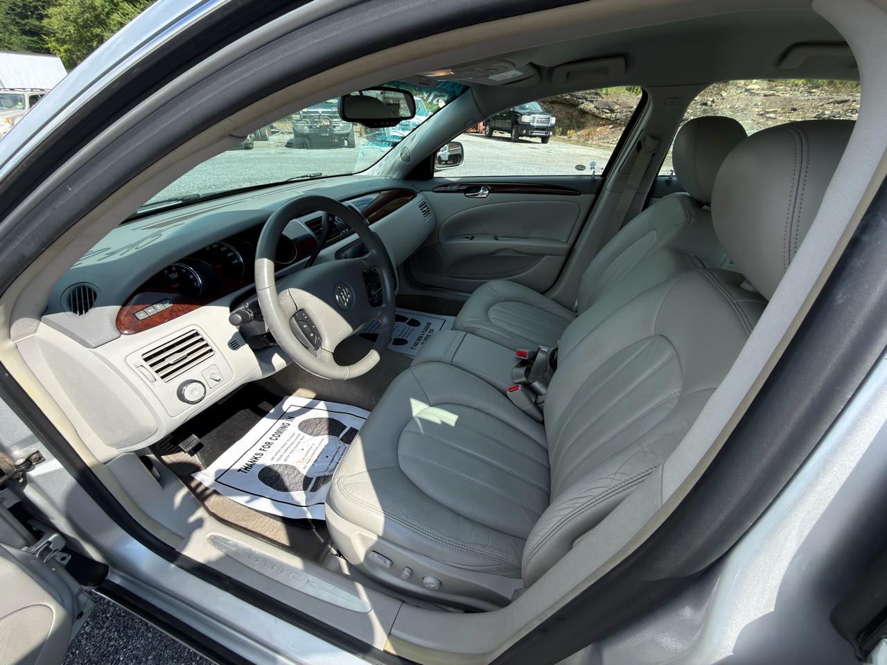 Buick Lucerne 4dr Sdn CXL 2011