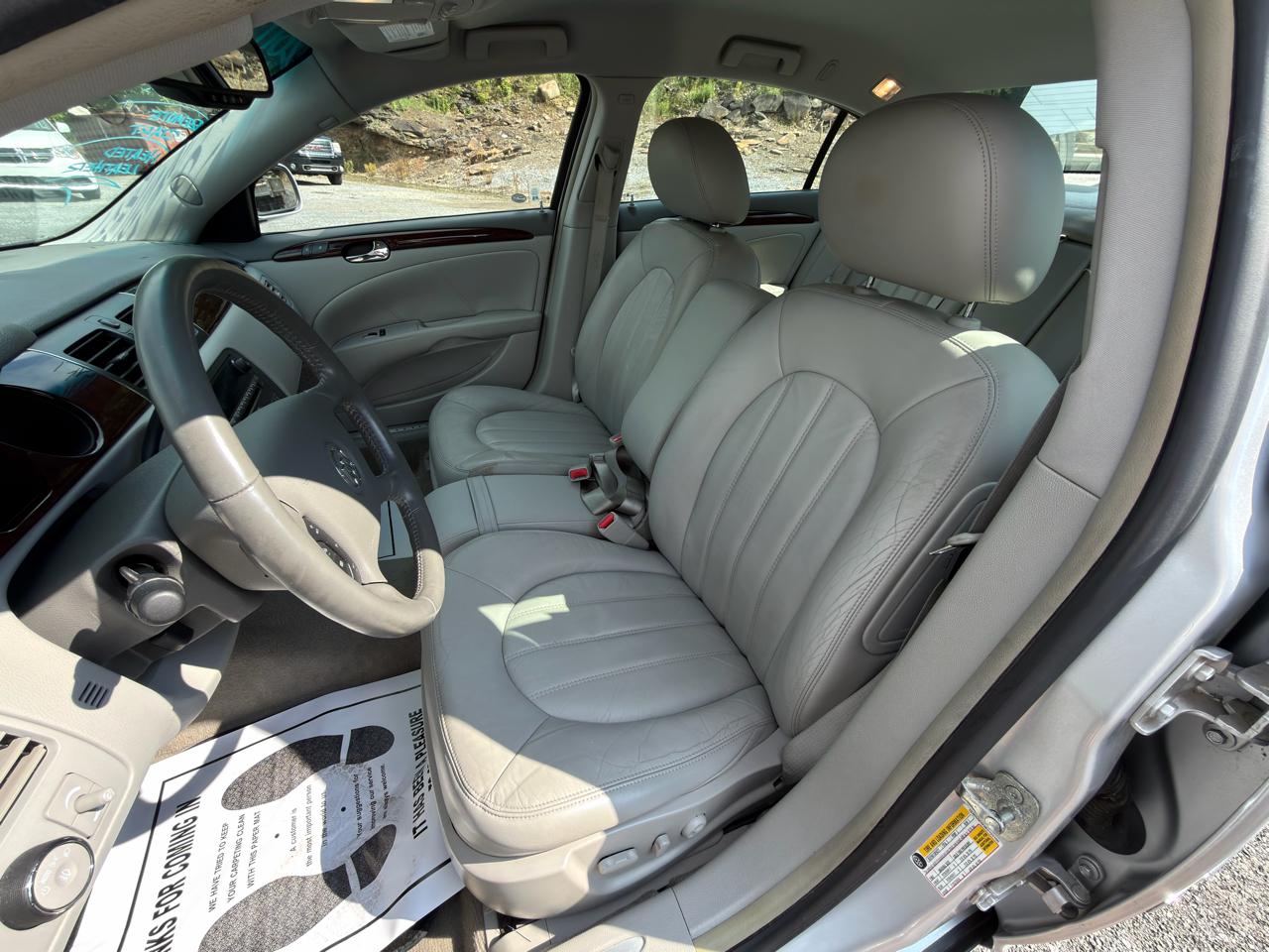 Buick Lucerne 4dr Sdn CXL 2011