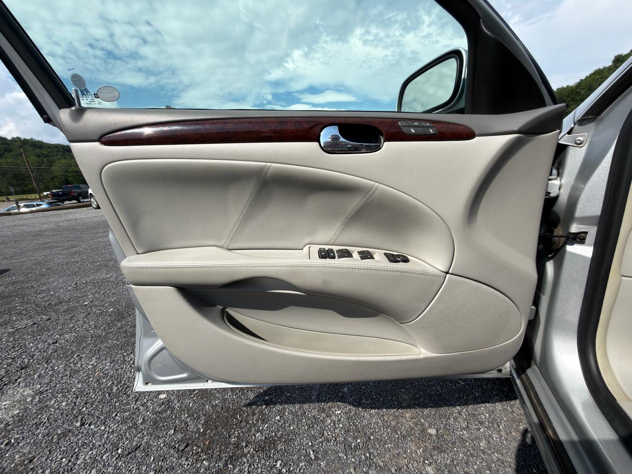 Buick Lucerne 4dr Sdn CXL 2011