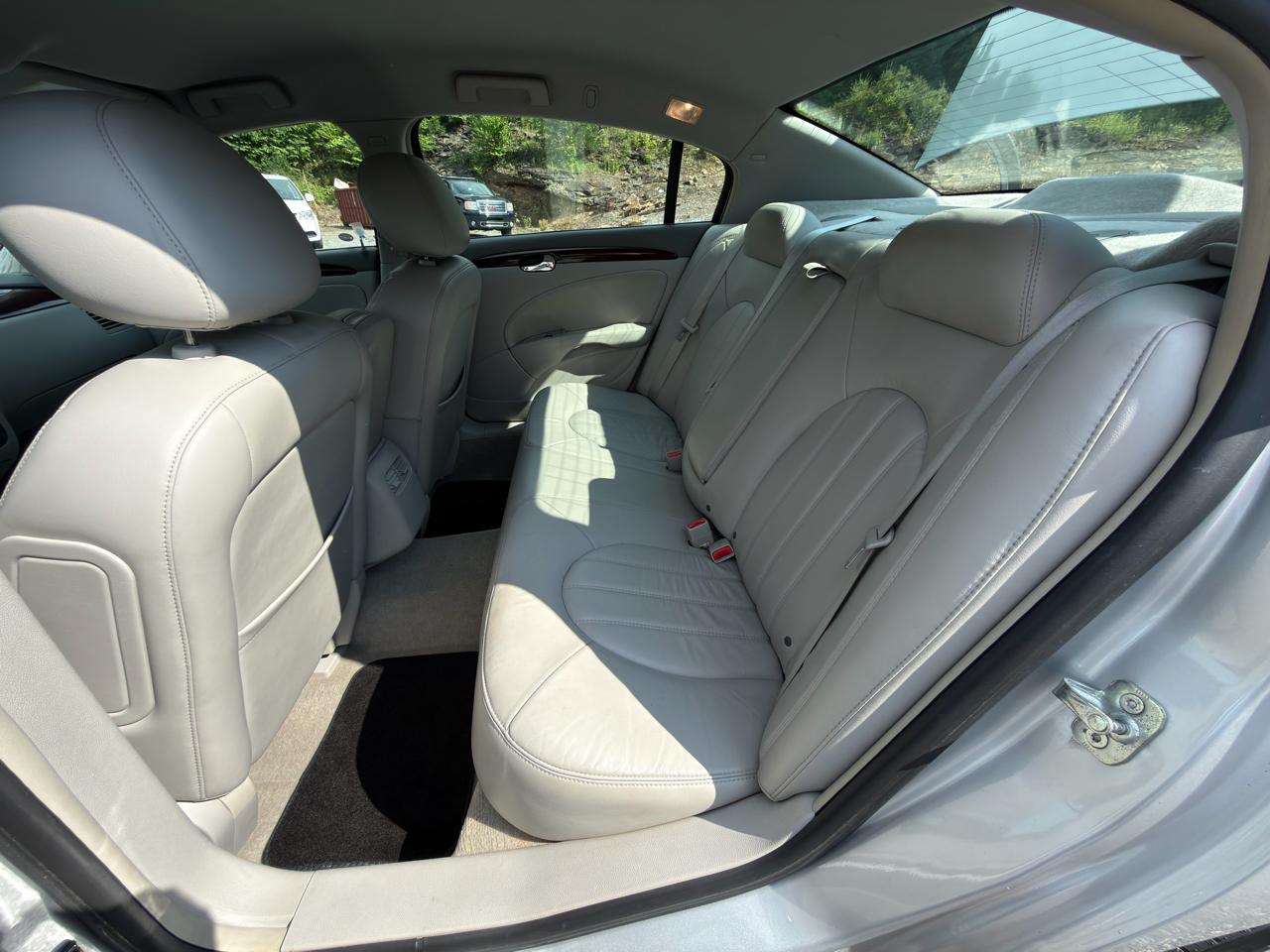 Buick Lucerne 4dr Sdn CXL 2011