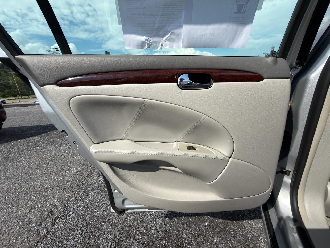 Buick Lucerne 4dr Sdn CXL 2011