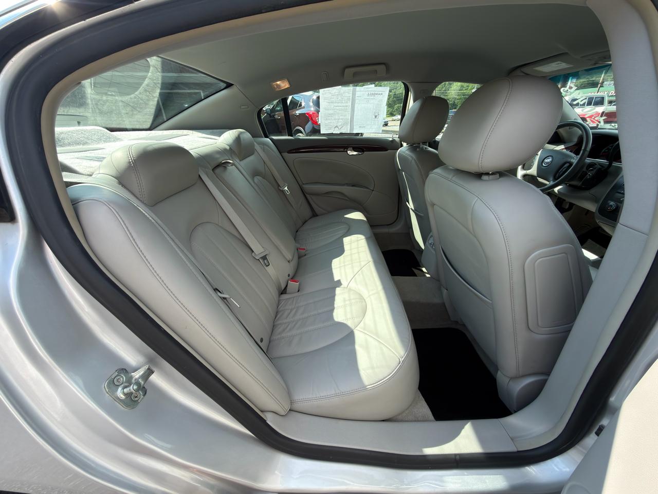 Buick Lucerne 4dr Sdn CXL 2011