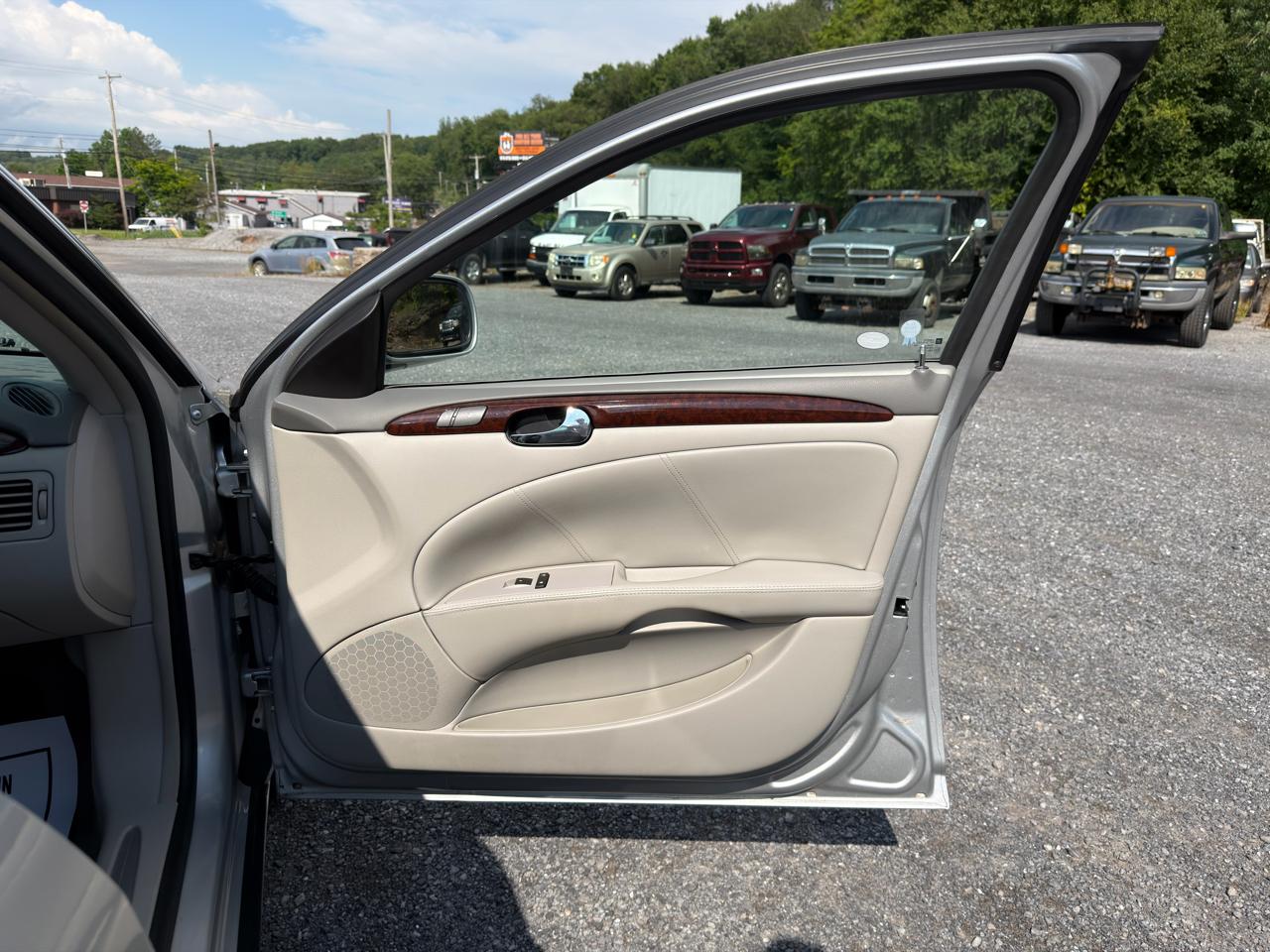Buick Lucerne 4dr Sdn CXL 2011