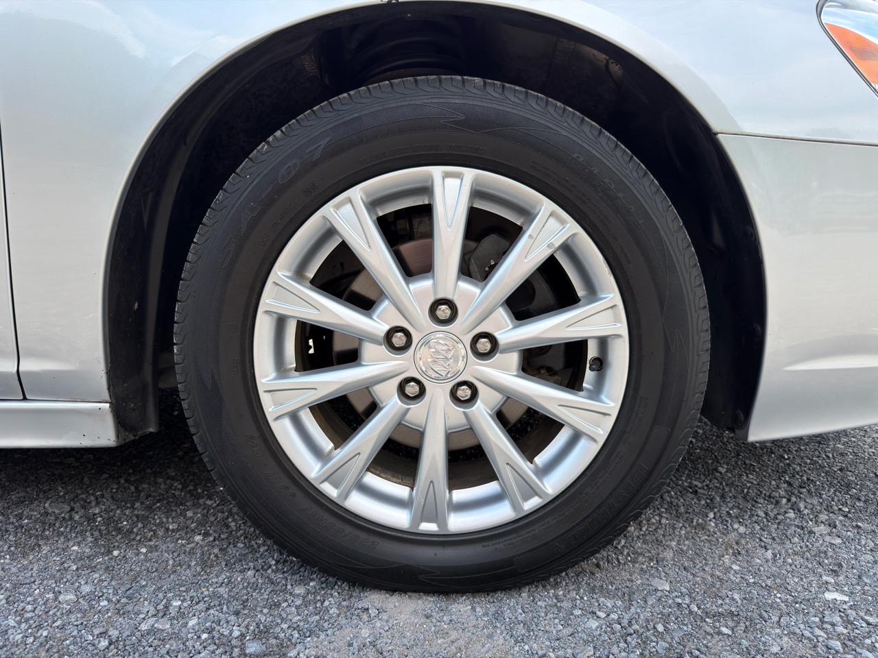 Buick Lucerne 4dr Sdn CXL 2011