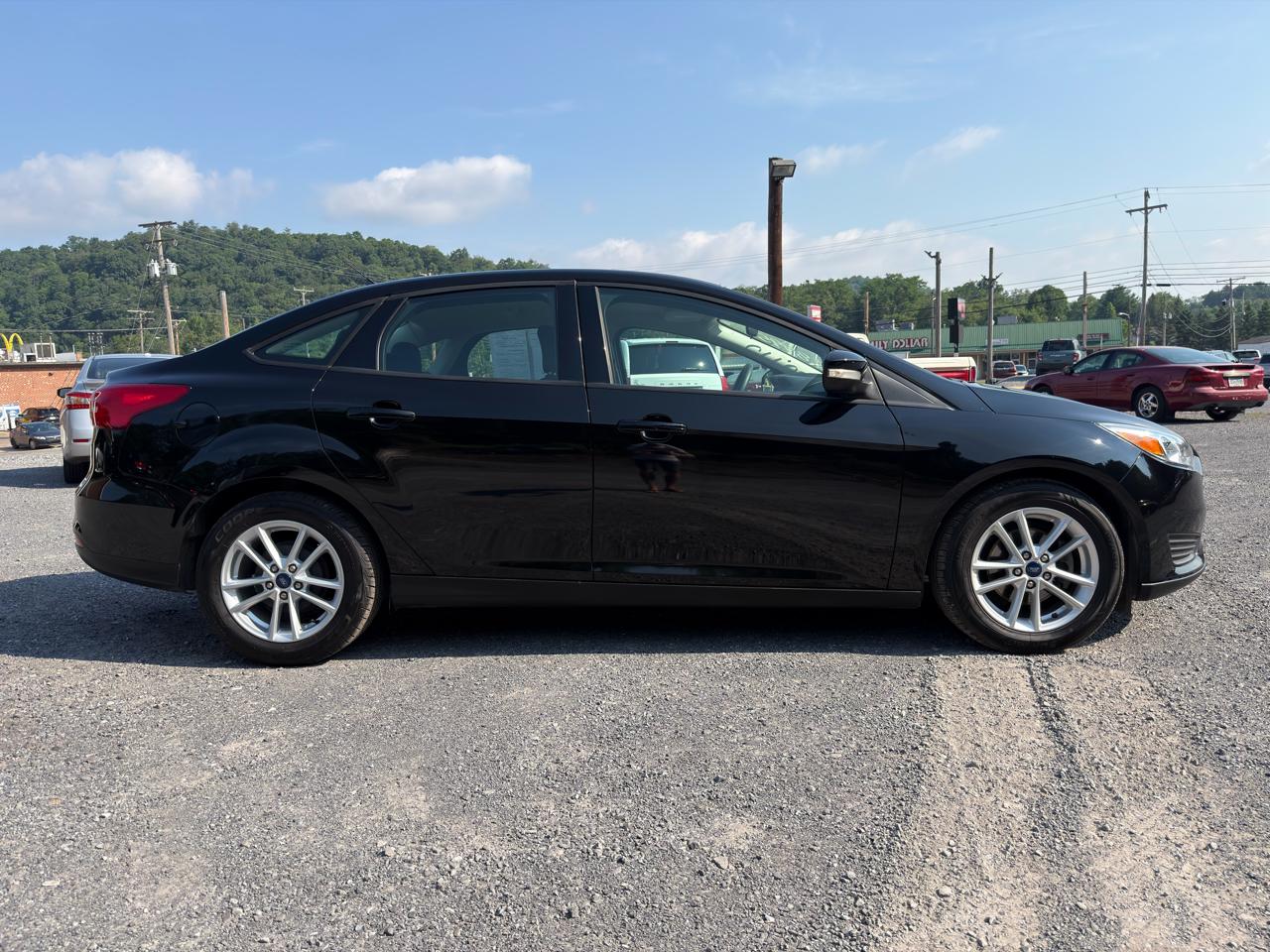 Ford Focus SE Sedan 2017