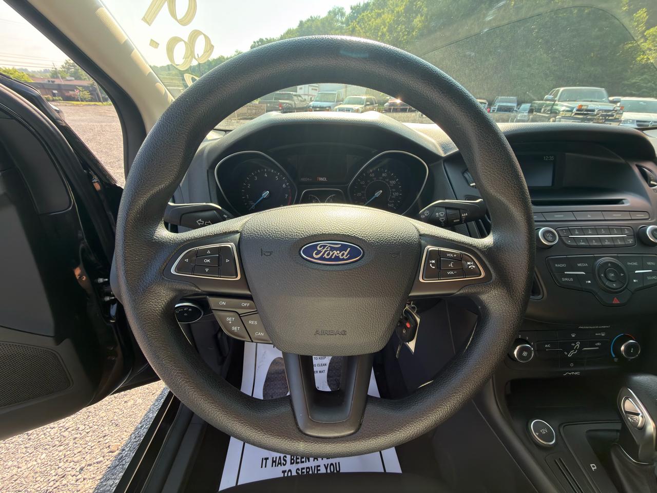 Ford Focus SE Sedan 2017