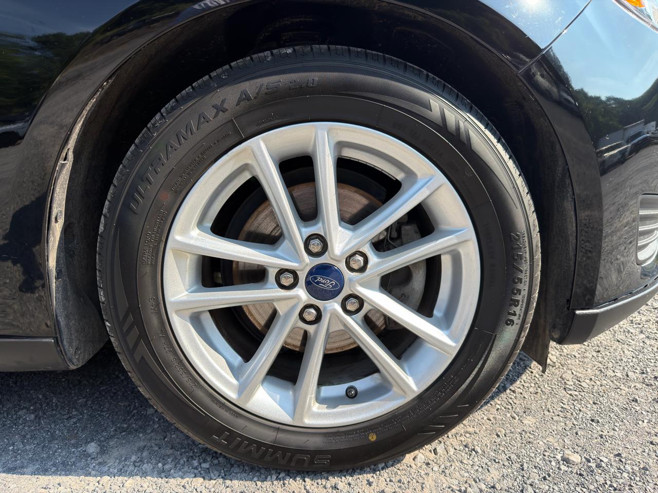 Ford Focus SE Sedan 2017
