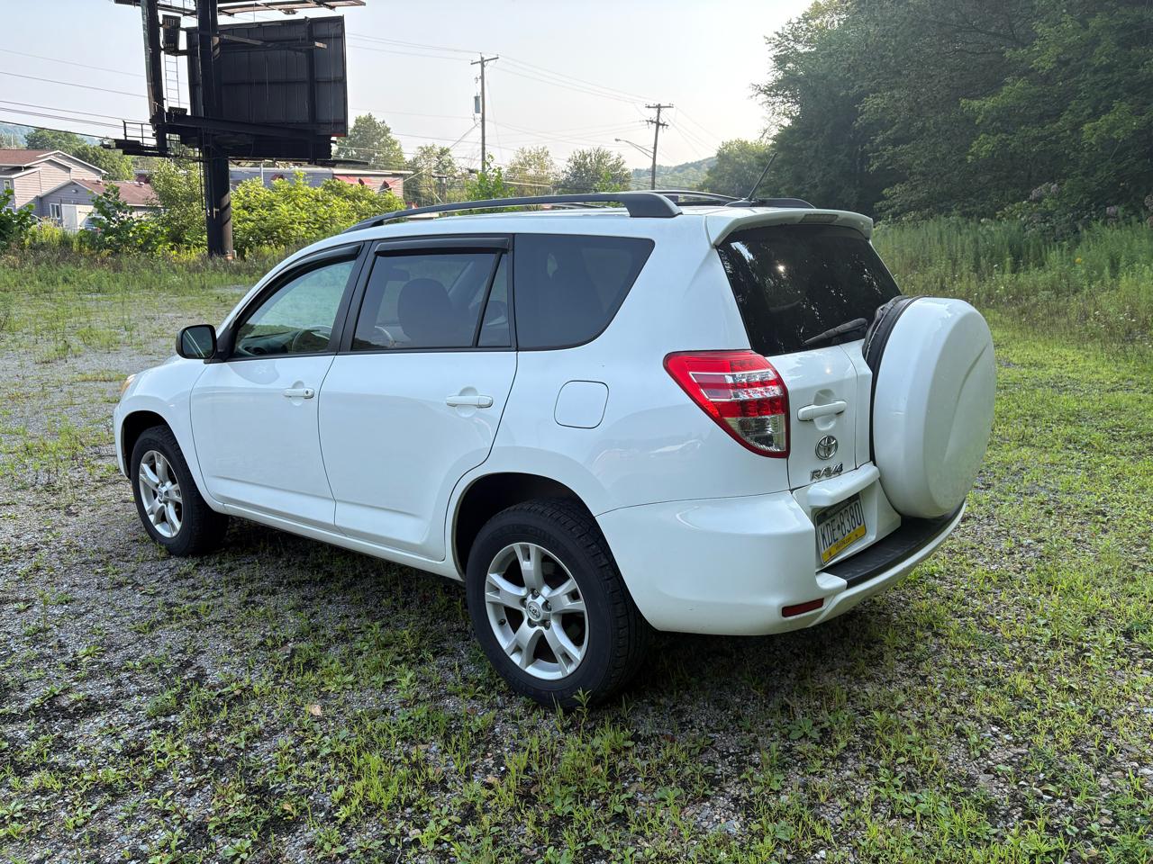 Toyota RAV4 4WD 4dr V6 (Natl) 2012