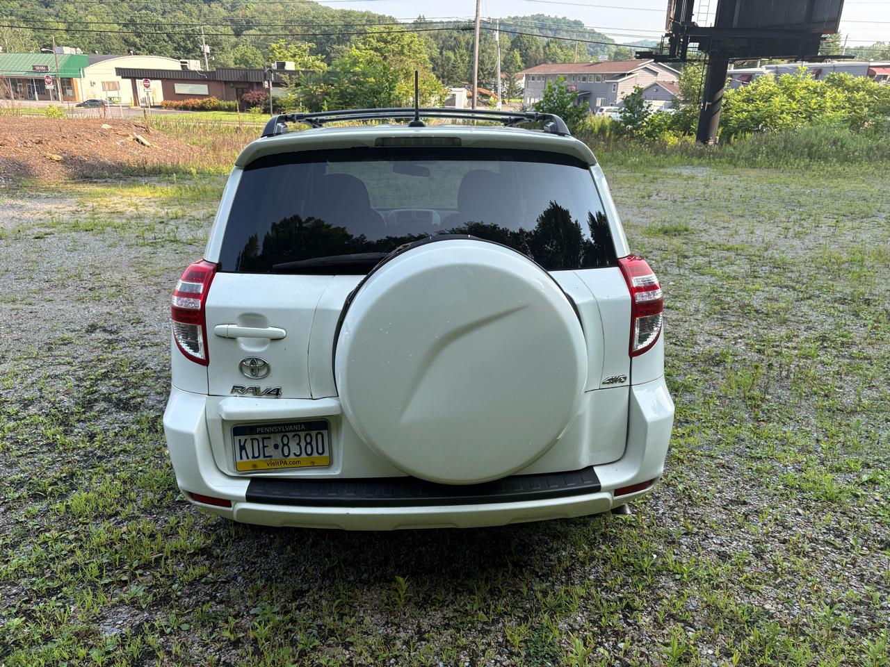 Toyota RAV4 4WD 4dr V6 (Natl) 2012