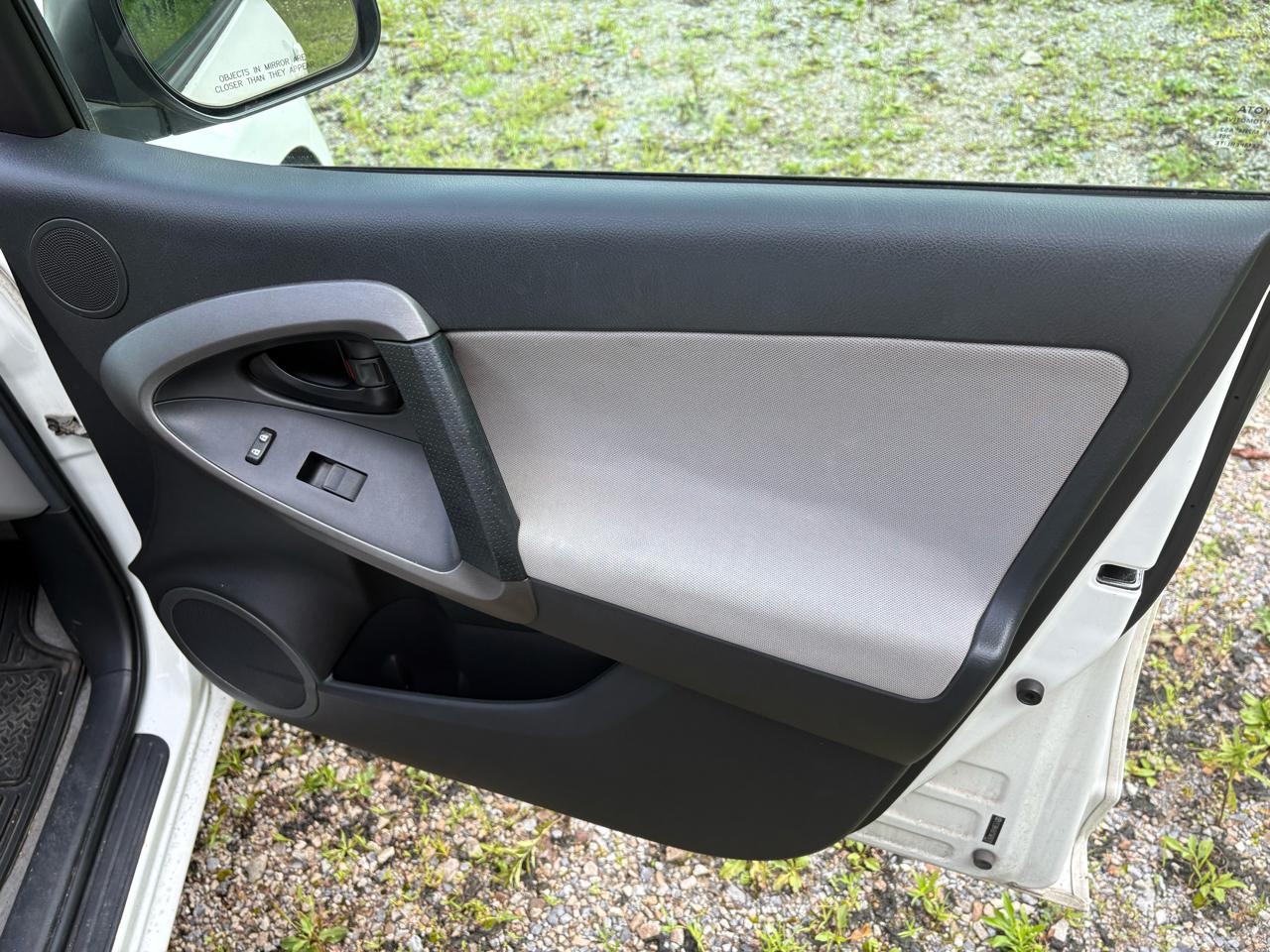 Toyota RAV4 4WD 4dr V6 (Natl) 2012