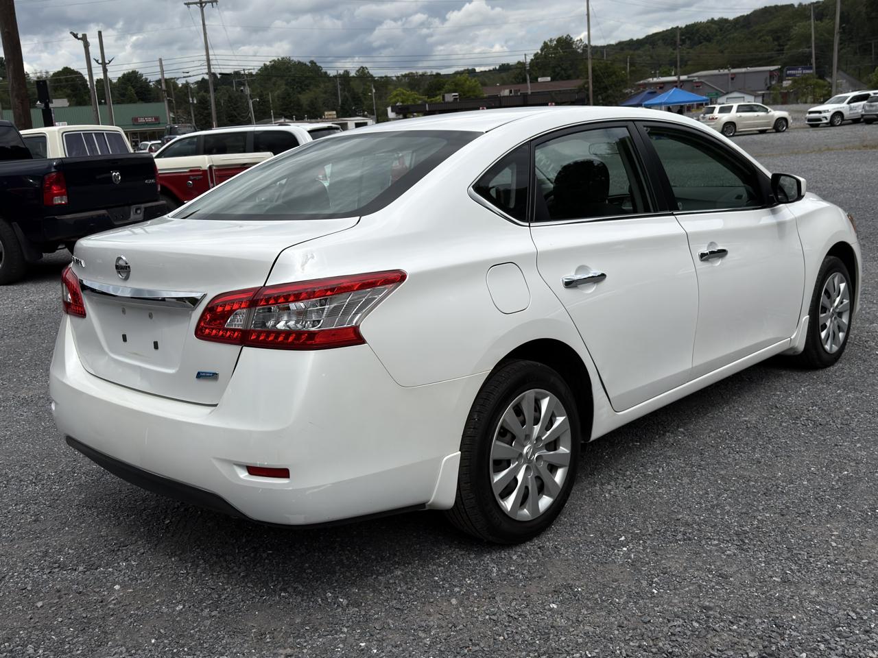 Nissan Sentra 4dr Sdn I4 CVT S 2014